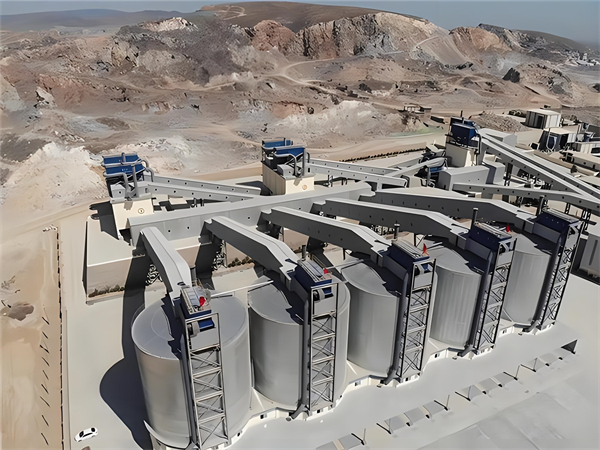 个旧水泥钢板仓